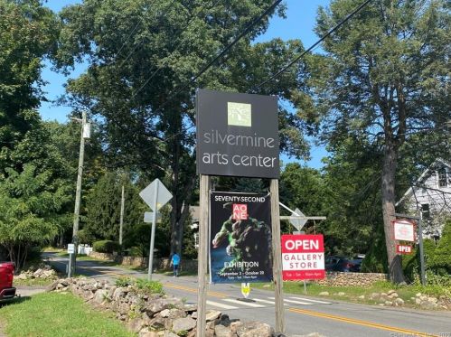 34 Grey Holw Rd, Norwalk CT 06850-1306 exterior