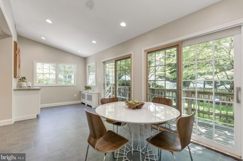 3912 Blackthorn St, Bethesda MD 20815-5056 exterior