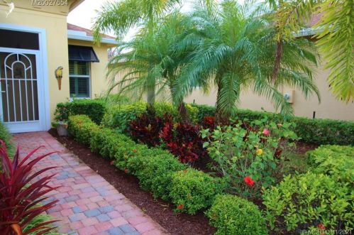 10092 Oak Tree Cir, Fort Pierce, FL 34987-2454