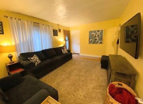 472 1st St, Pittsburgh PA 15227-3800 exterior