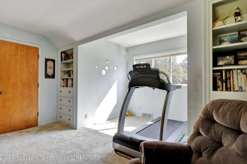 1053 Lantern Hl Dr, East Lansing MI 48823-2831 exterior