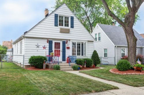 3754 18th St, Milwaukee, WI 53206-2403