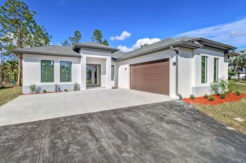 3153 42nd St, Naples, FL 34116-8345