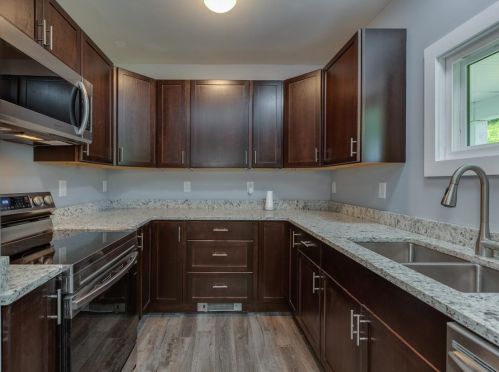 36 Charles St, Concord NH  03303-1528 exterior