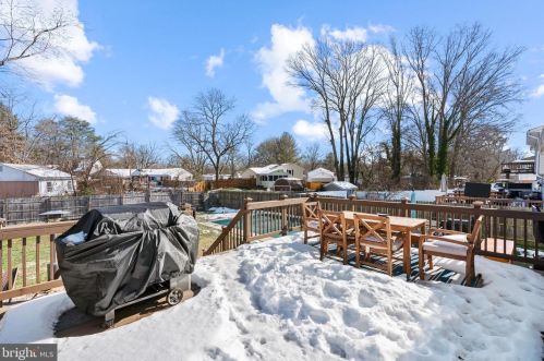 8213 Cooper St, Alexandria VA 22309-1052 exterior