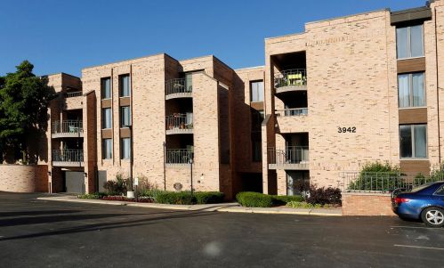 3942 Oakland Ave, Milwaukee WI  53211-2270 exterior