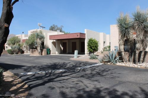 5854 Placita De Las Lomitas, Tucson AZ  85704-3843 exterior