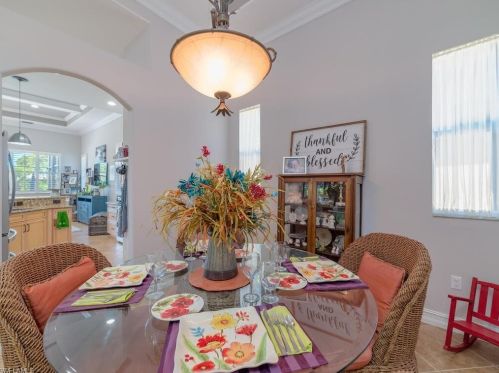 6517 Caldecott Dr, Naples FL 34113-3195 exterior