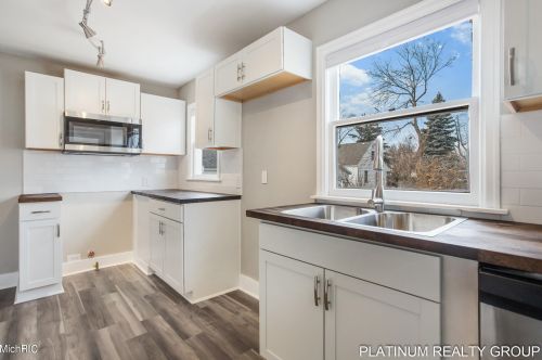 3013 Roosevelt Rd, Meskegon MI 49441-3905 exterior