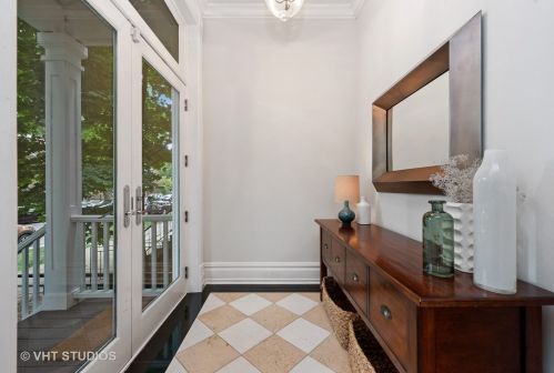 2623 Mildred Ave, Chicago, IL 60614-2318