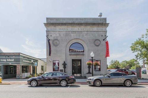 218 Woodsome Rd, Babylon NY 11702-3319 exterior