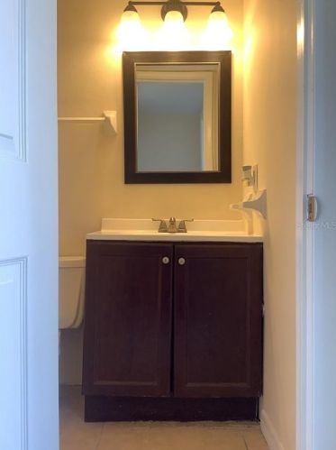 5171 Tennis Ct Cir, Tampa FL 33617-4720 exterior