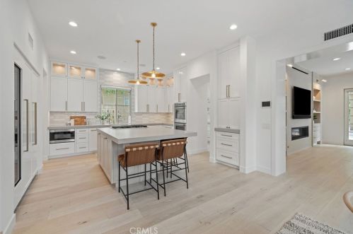 10464 Caribou Way, Tustin CA  92782-1470 exterior