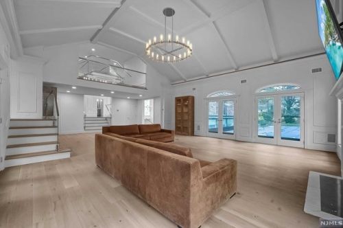 2 Toboggan Rdg Rd, Upper Saddle River NJ 07458-2521 exterior