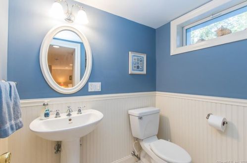 8 Indian Rock Pl, Wilton CT 06897-1540 exterior