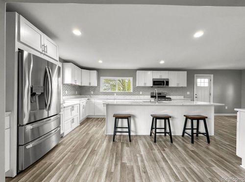 19433 22 Mile Rd, Macomb Township MI 48044-1706 exterior