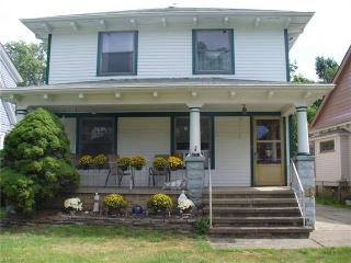4253 36th St, Cleveland, OH 44109-3163