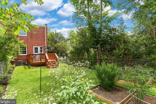 18 Masonic Vw Ave, Alexandria VA 22301-2204 exterior