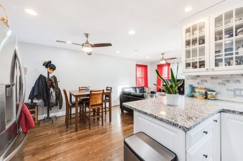 31 Ravenwood St, Springfield MA 01119-2202 exterior