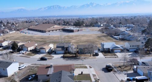 6389 Lotus Way, Taylorsville UT 84081-4302 exterior