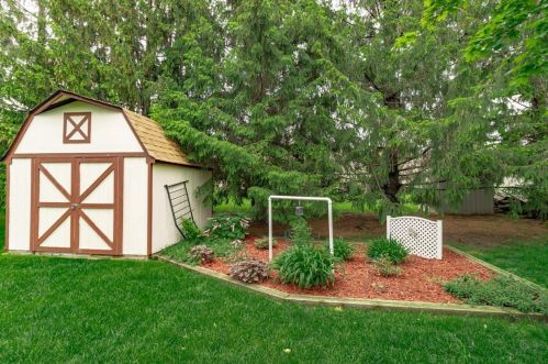 8292 Cleadis Ave, South Saint Paul MN 55076-3320 exterior