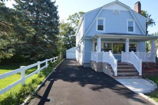 18 Independence Ave, Babylon NY  11702-1307 exterior