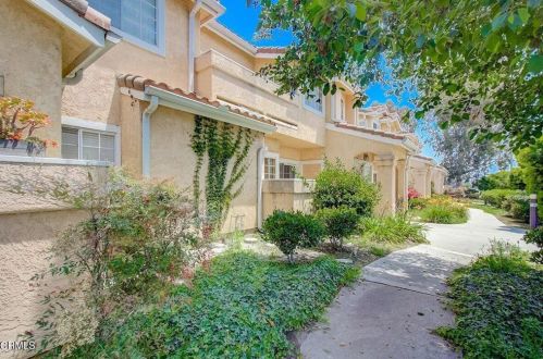 2035 Blackberry Cir, Oxnard, CA 93036-9066