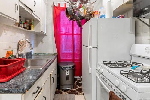 1323 Commonwealth Ave, Bronx NY 10473-3603 exterior