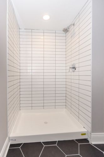 7614 Chappel Ave, Chicago IL 60649-4129 exterior