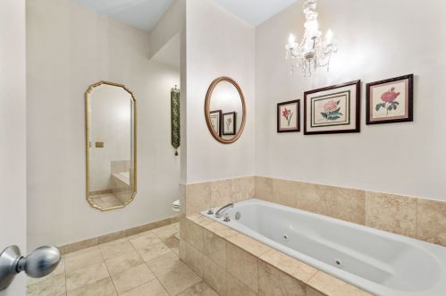 1915 State St, Chicago IL  60616-2922 exterior