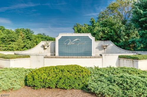 822 Waterford Dr, Edison NJ  08817-1909 exterior