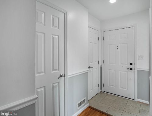 3005 20th Ct, Arlington, VA 22204-5261