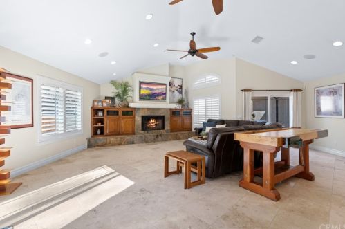 31345 Avenida Del Reposo, Temecula CA 92591-1724 exterior