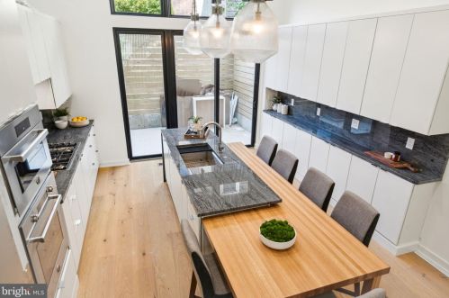 761 Cleveland St, Philadelphia PA 19146-2909 exterior