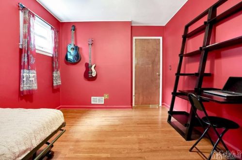 12 Pne St, Edison NJ 08817-4743 exterior