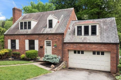 313 Oak Forest Dr, Pittsburgh, PA 15216-1122