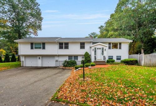 22 Antrim Rd, Peabody, MA 01960-3540