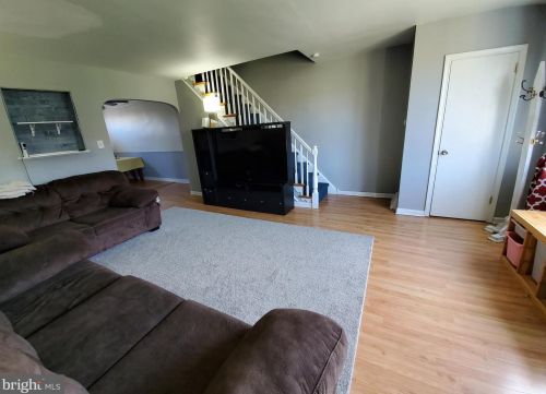 3068 Fairfield St, Philadelphia, PA 19136-1120