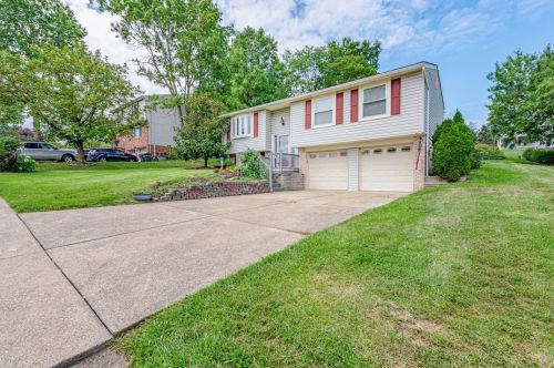 147 Cranbrooke Dr, Moon Twp PA  15108-9118 exterior