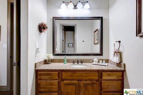 499 Mystic Pkwy, Spring Branch TX 78070-5417 exterior