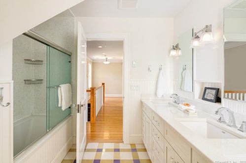 13 Benders Dr, Greenwich CT exterior