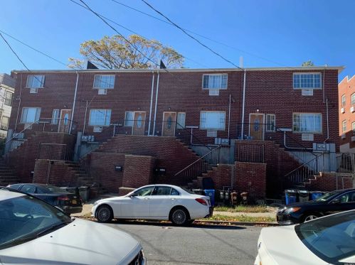 3939 Secor Ave, Bronx NY 10466-2412 exterior