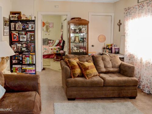 940 Mcreynolds Ave, Grand Rapids MI 49504-4439 exterior