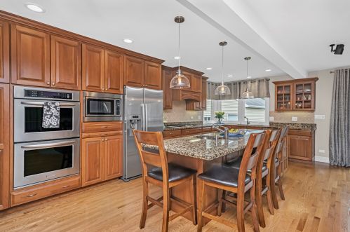 6722 Thorndale Ave, Chicago IL 60631-2286 exterior