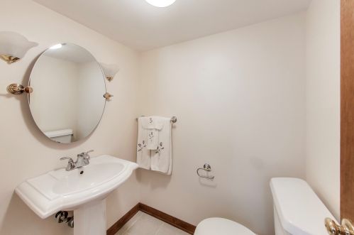 6147 Melvina Ave, Chicago IL 60638-4305 exterior