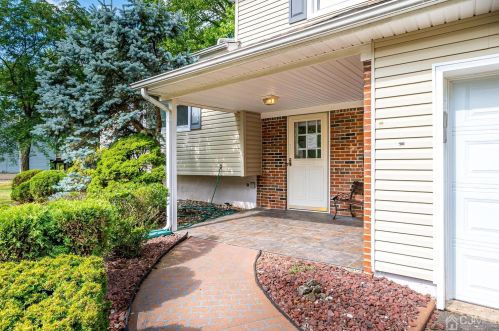 11 Falcon Dr, Edison NJ 08820-2759 exterior