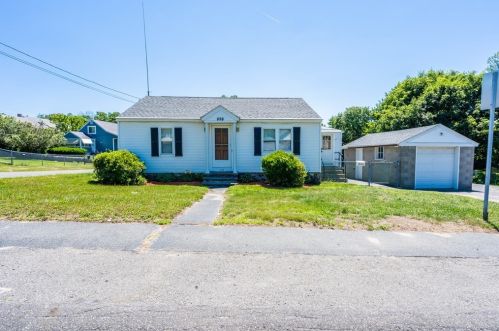 898 Riverside Dr, Methuen, MA 01844-7320