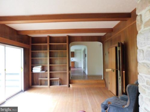 2045 Country Club Dr, Huntingdon Valley, PA 19006-5603