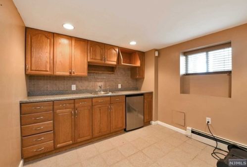 47 Kipp Ave, Hasbrouck Heights NJ 07604-1216 exterior