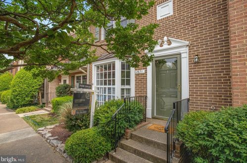 2671 Centennial Ct, Alexandria VA  22311-1303 exterior